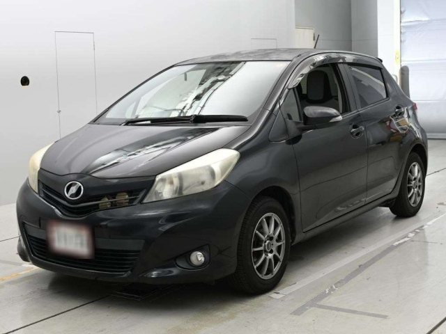 TOYOTA VITZ — фото