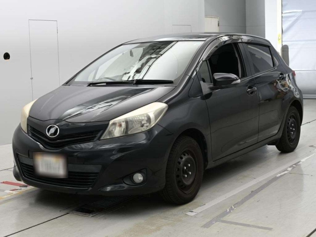 TOYOTA VITZ — фото