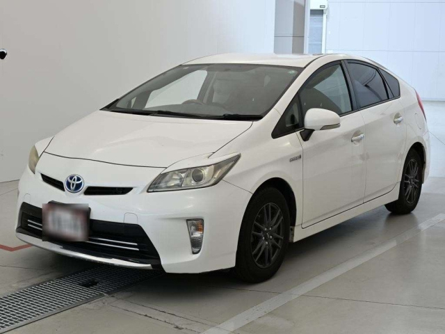 TOYOTA PRIUS — фото