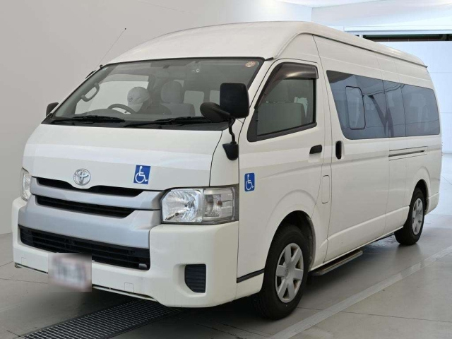 TOYOTA HIACE — фото