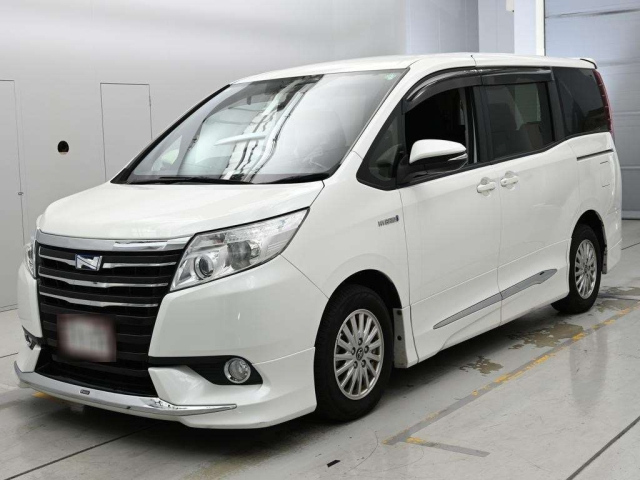 TOYOTA NOAH — фото