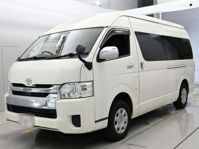 TOYOTA HIACE — фото