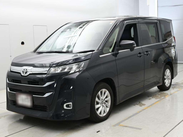 TOYOTA NOAH — фото