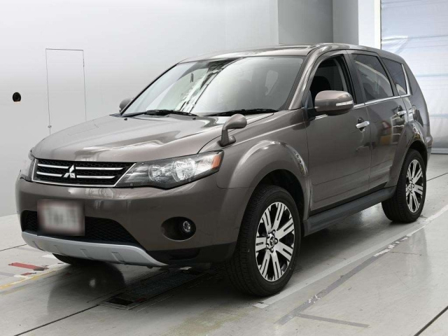 MITSUBISHI OUTLANDER — фото