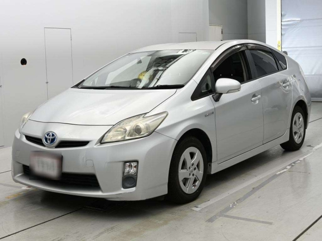 TOYOTA PRIUS — фото