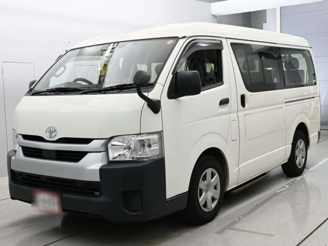 TOYOTA HIACE — фото