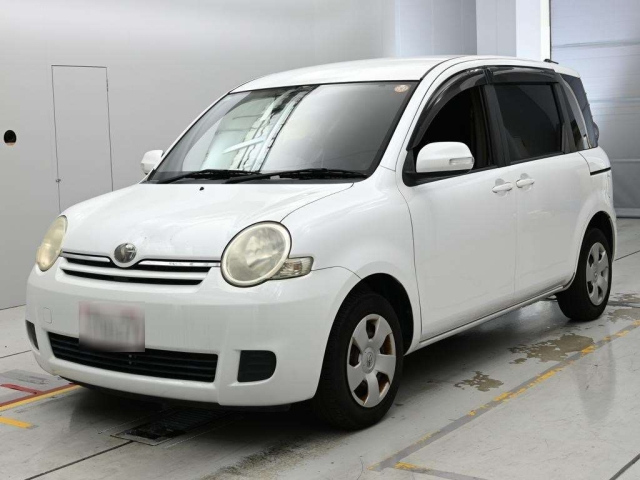 TOYOTA SIENTA — фото