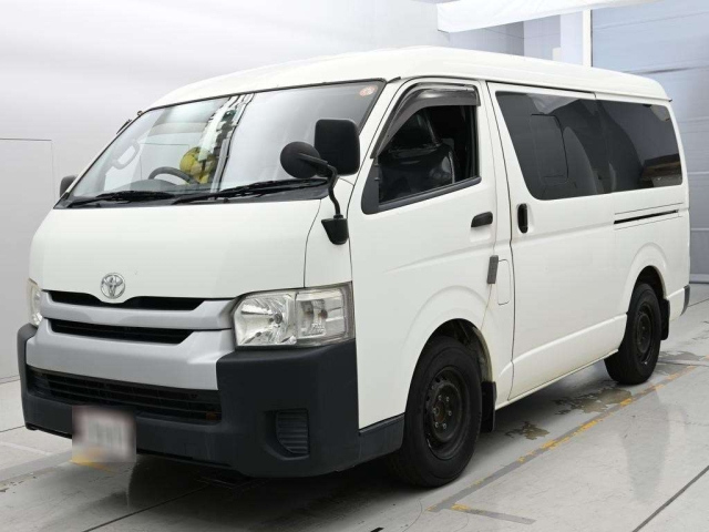 TOYOTA HIACE — фото