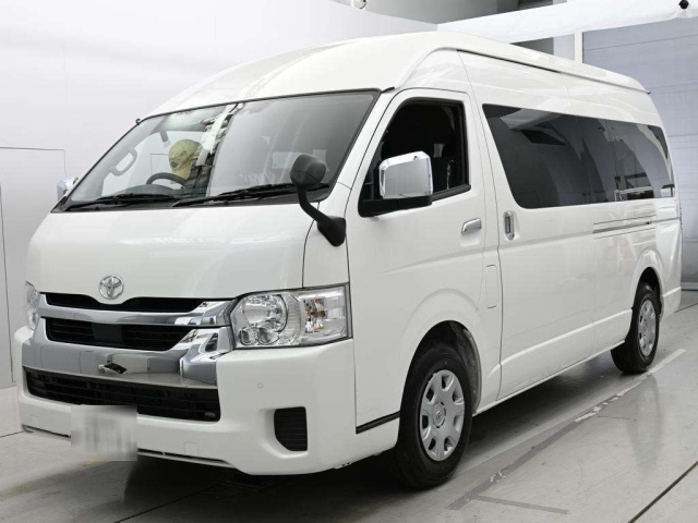 TOYOTA HIACE — фото