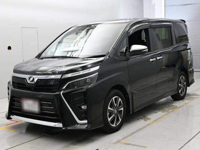 TOYOTA VOXY — фото
