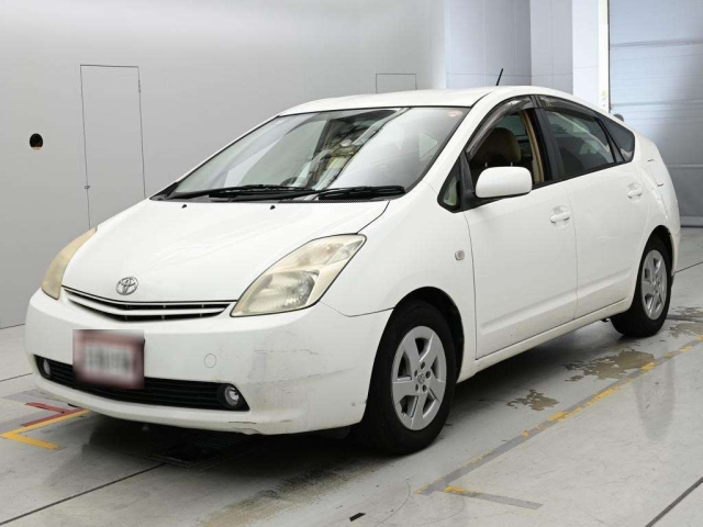 TOYOTA PRIUS — фото