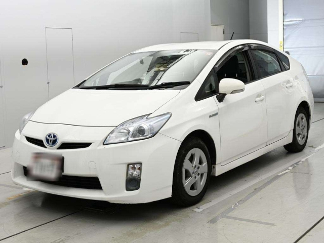 TOYOTA PRIUS — фото