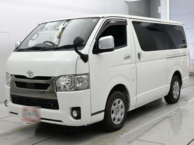 TOYOTA HIACE — фото