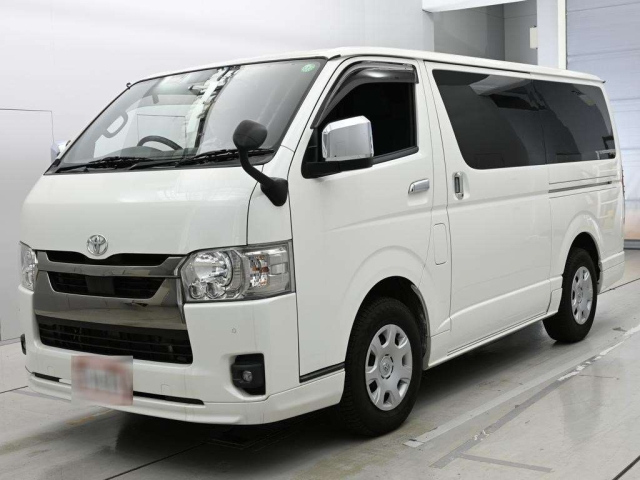 TOYOTA HIACE — фото