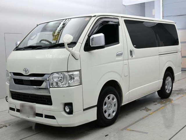TOYOTA HIACE — фото