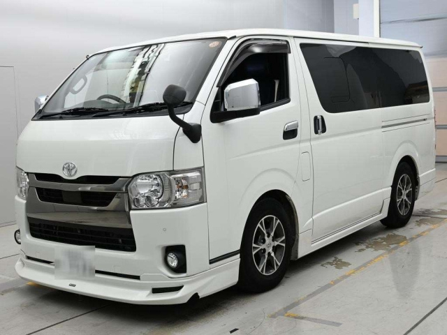 TOYOTA HIACE — фото