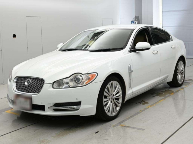 JAGUAR XF — фото