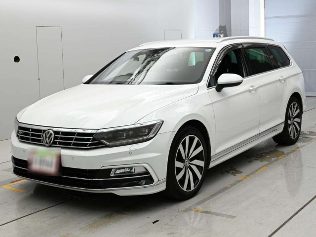 VOLKSWAGEN PASSAT — фото