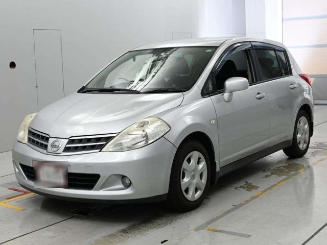 NISSAN TIIDA