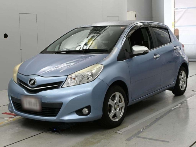 TOYOTA VITZ — фото