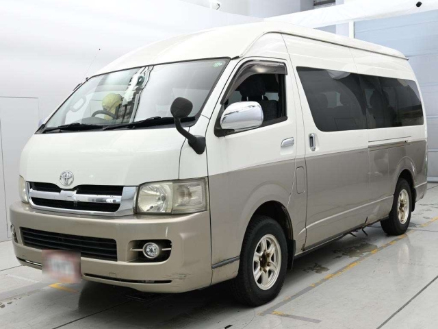 TOYOTA HIACE — фото