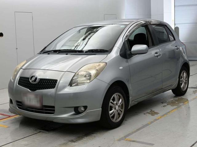 TOYOTA VITZ — фото