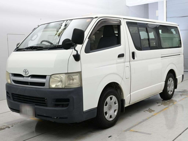 TOYOTA HIACE — фото