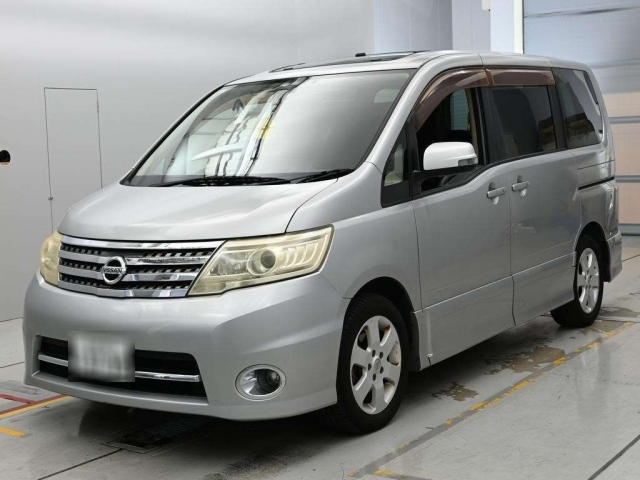 NISSAN SERENA — фото