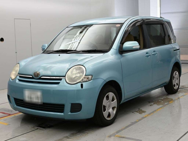 TOYOTA SIENTA — фото