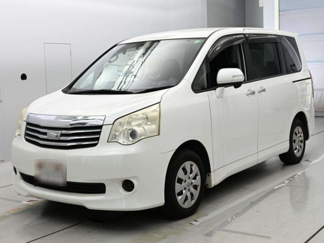 TOYOTA NOAH — фото