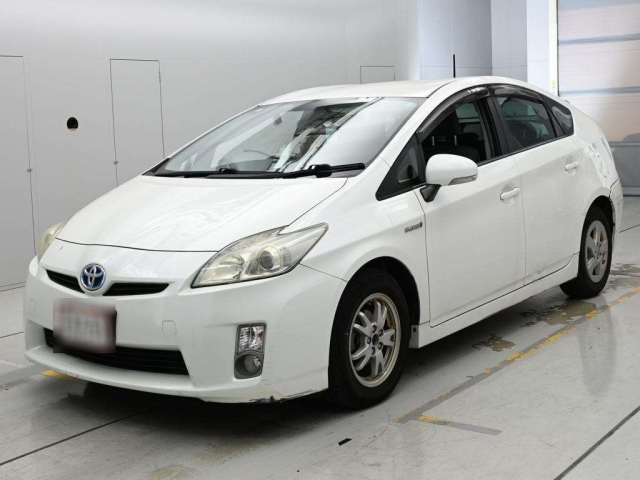 TOYOTA PRIUS — фото