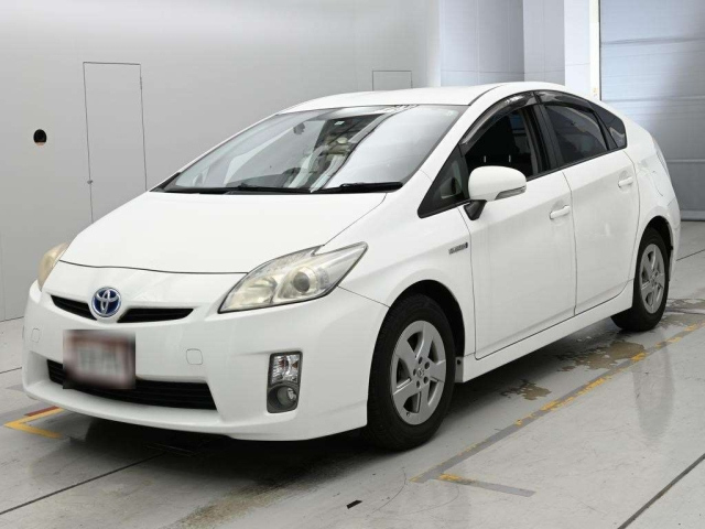 TOYOTA PRIUS — фото
