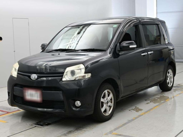 TOYOTA SIENTA — фото