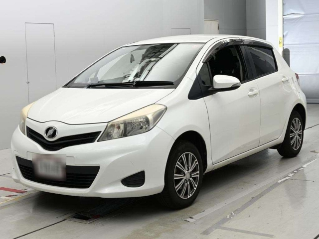 TOYOTA VITZ — фото