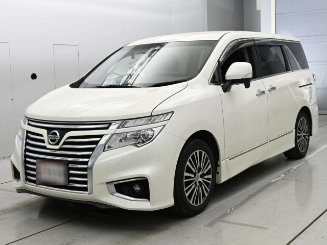 NISSAN ELGRAND — фото
