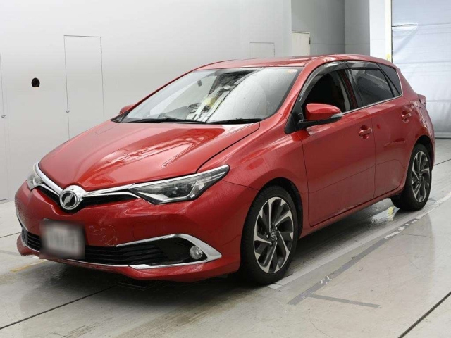 TOYOTA AURIS — фото
