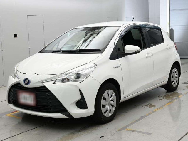 TOYOTA VITZ — фото