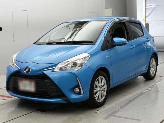 TOYOTA VITZ — фото