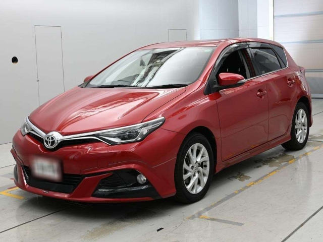TOYOTA AURIS — фото