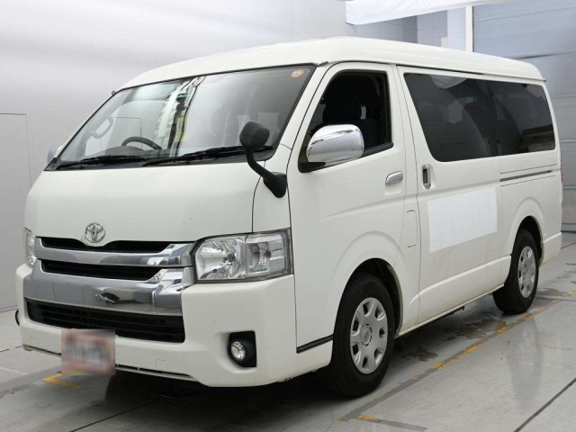 TOYOTA HIACE — фото