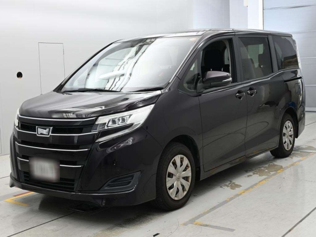 TOYOTA NOAH — фото