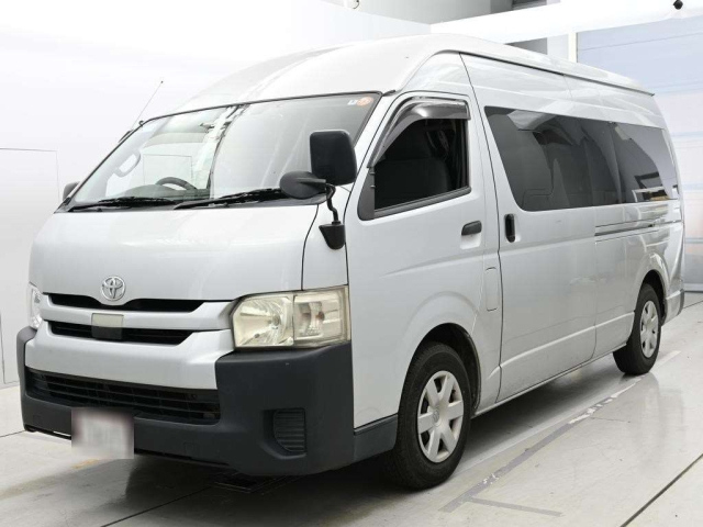 TOYOTA HIACE — фото