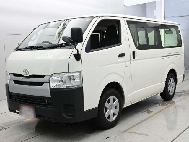 TOYOTA HIACE — фото