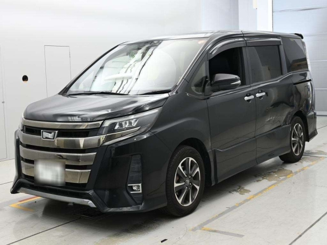 TOYOTA NOAH — фото