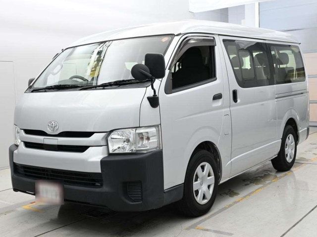 TOYOTA HIACE — фото