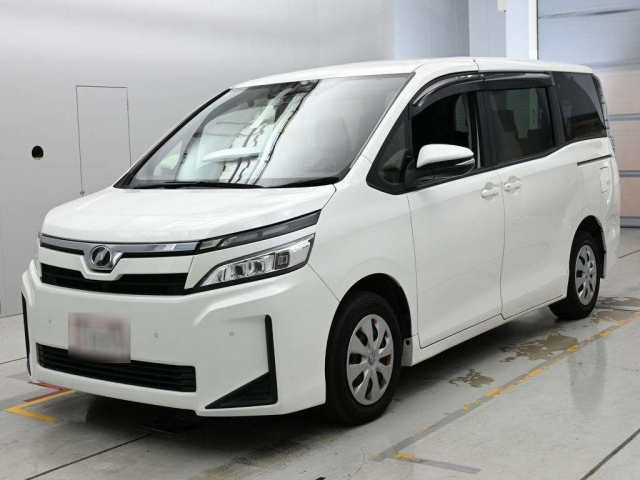 TOYOTA VOXY — фото