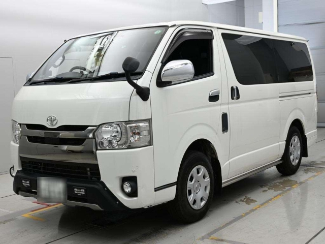 TOYOTA HIACE — фото