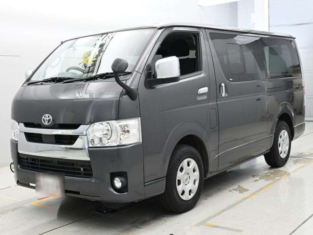 TOYOTA HIACE — фото