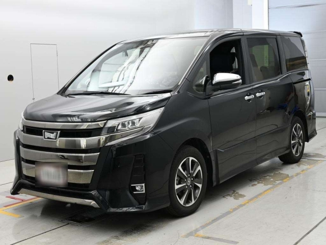 TOYOTA NOAH — фото