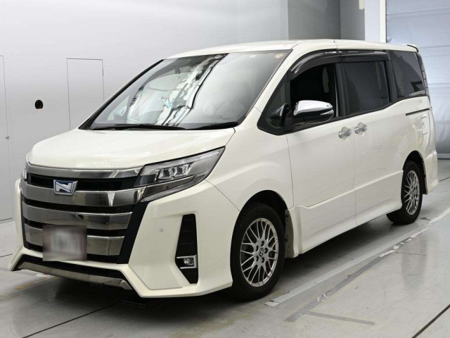 TOYOTA NOAH — фото